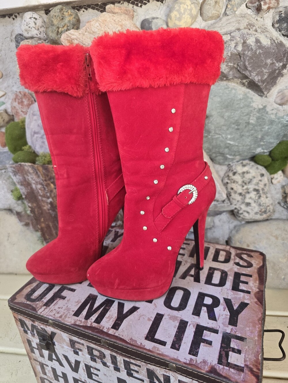 Santa’s Southern Belle" El Paso Red Fur & Rhinestone Platform Boots - Picture 2 of 3